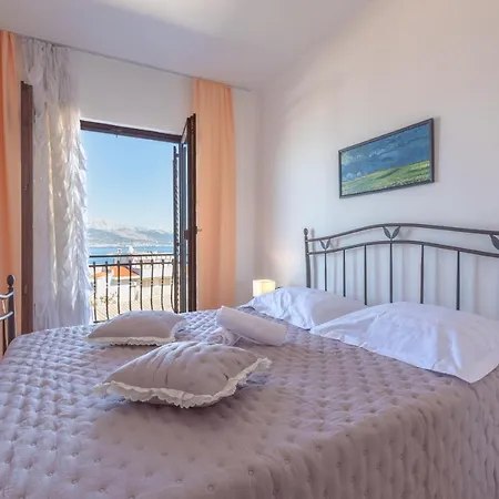 Insulam Mare Trogir